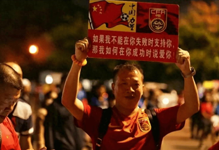 爱游戏品牌互动-巴黎刷新世界纪录，勇士教练激动落泪！(巴黎刷新世界纪录,勇士教练激动落泪是真的吗)