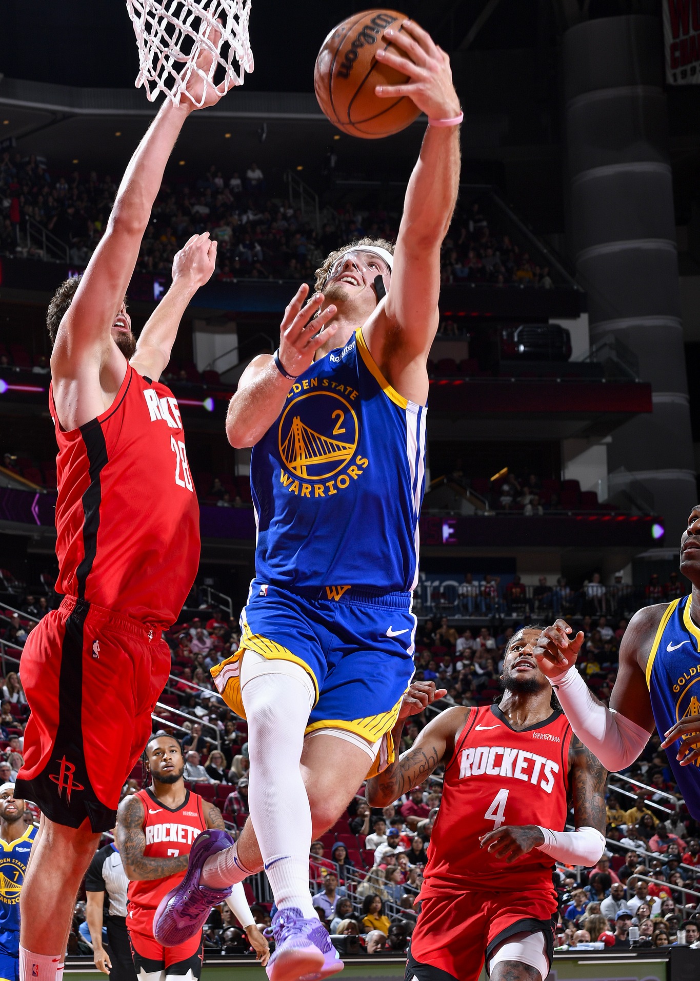 包含休斯敦火箭发布备战花絮；国际比赛日手感冰凉；CBA常规赛任务艰巨；训练强度明显提升的词条